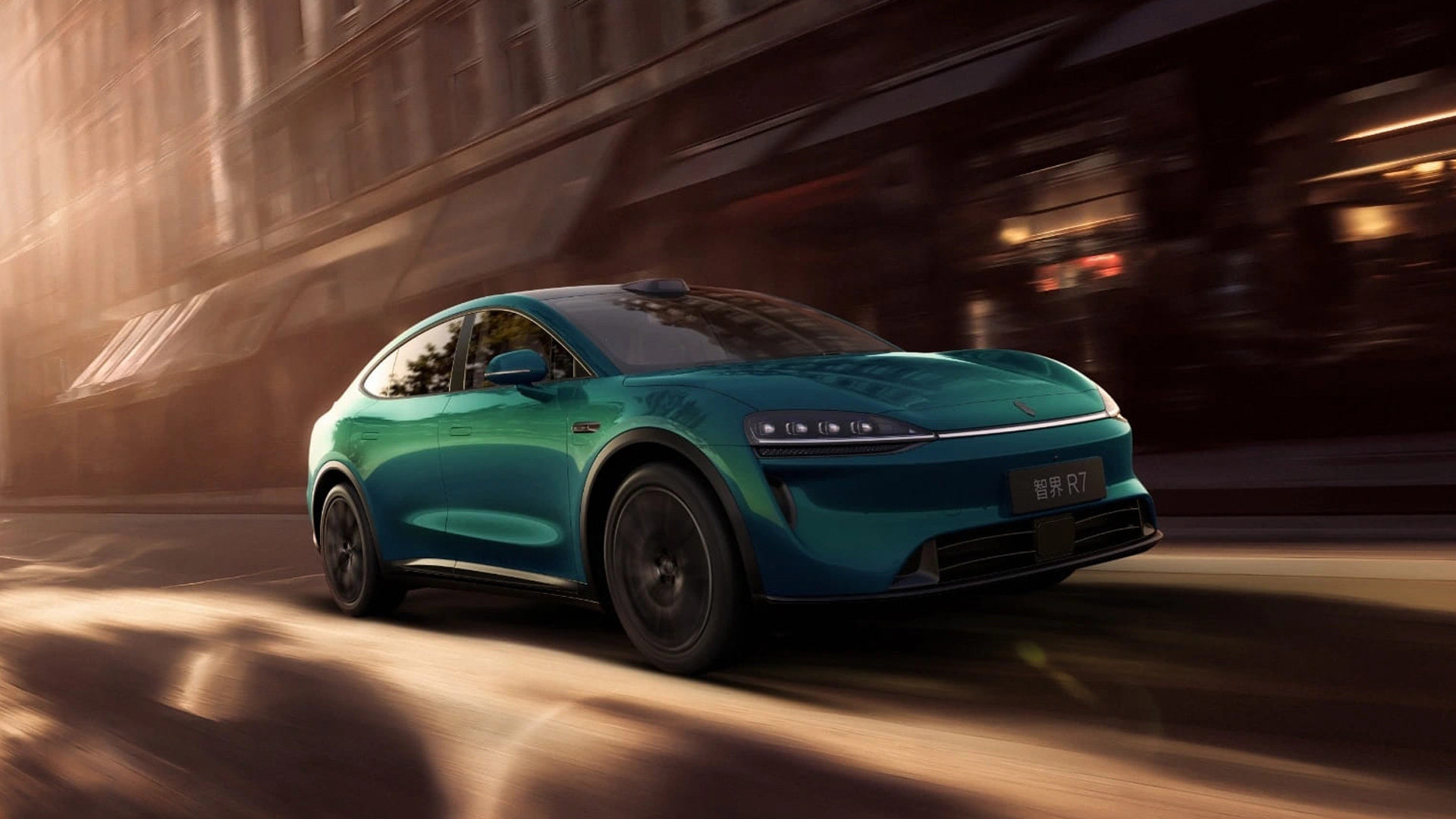 Гибридный автомобиль Luxeed R7 PHEV